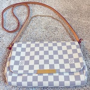 LOUIS VUITTON
Damier Azur Favorite MM